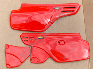 Caches latéraux Flash Red Maier Honda XR350R 1985 et 86, XR600 1985 et 86 - CACHE LATERAL D+G XR250/350/600 85-87 R119